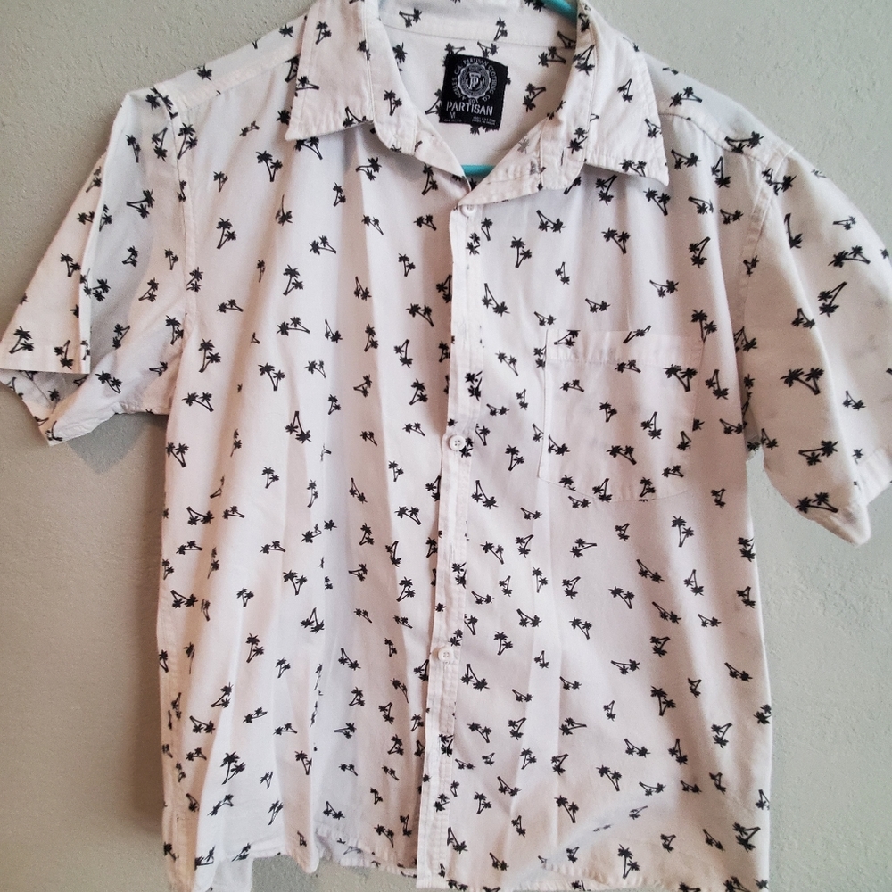 Short sleeve button-down partisan